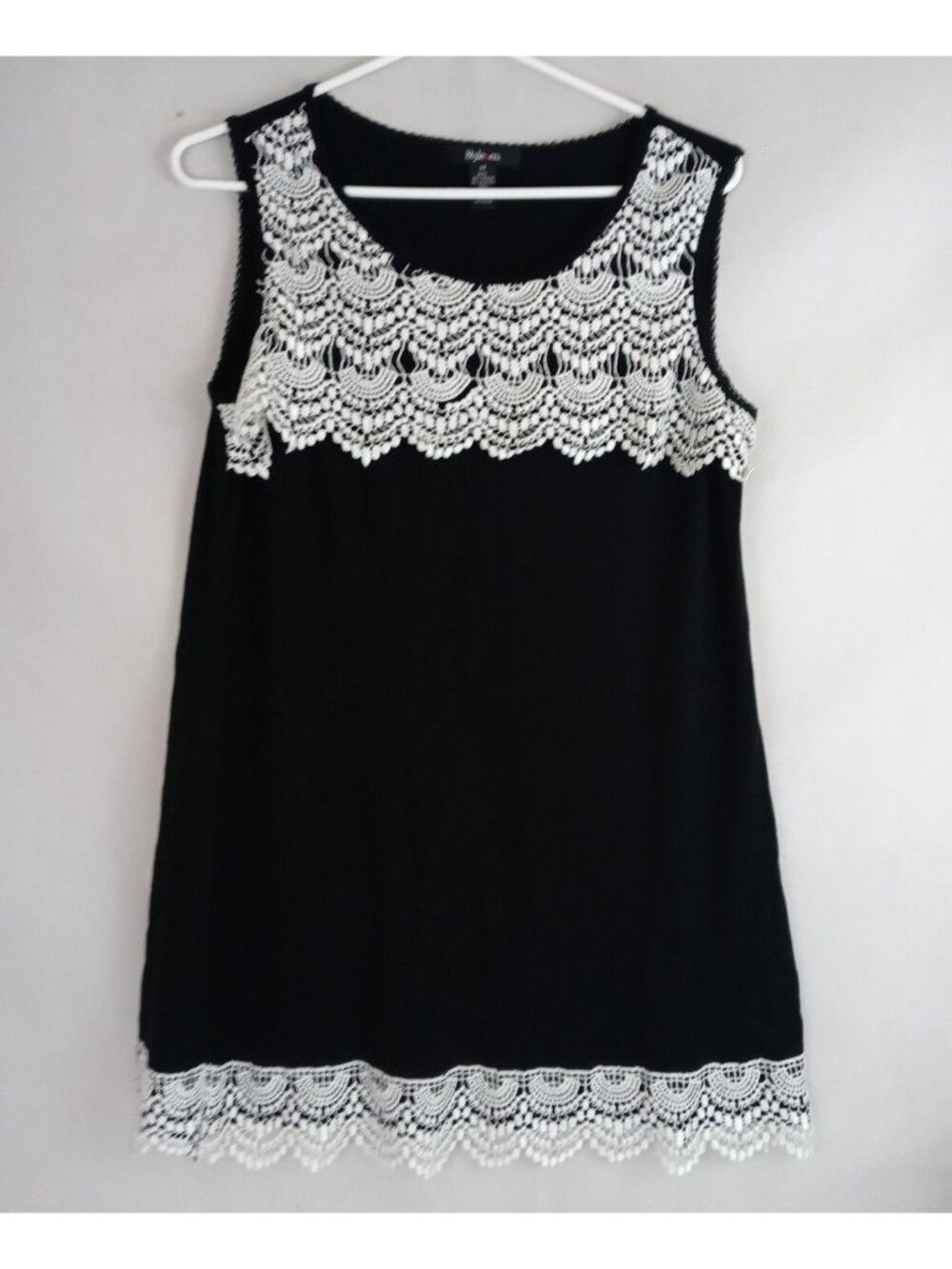 Style & Co. Women's Black Sleeveless Blouse With Lace Embroidery Size Medium